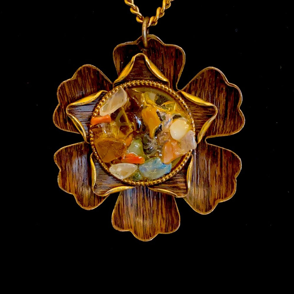 👒Stone Filled Flower Necklace👒